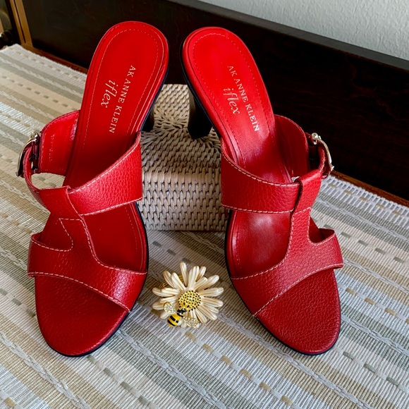 🍒Anne Klein Flex “Azeek” Red Pebbled Leather w/Silver Sandals - Sz 7.5✨✨✨ - Picture 4 of 10